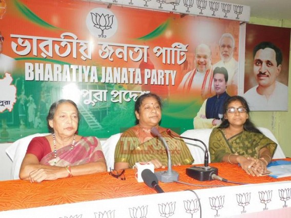 BJP Women Morcha compares Manik Sarkar with Dhritarashtra 